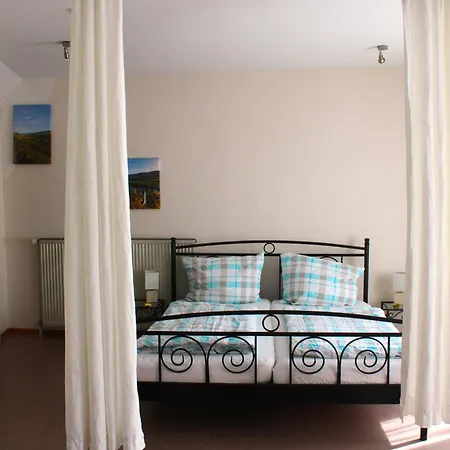 דירה Altes Pfarrhaus Mit Flair Und Jufferblick בראונברג